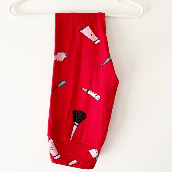 Red Background w Makeup / Cosmetics Graphic Buttery Soft Lularoe Leggings NWOT - Picture 8 of 10